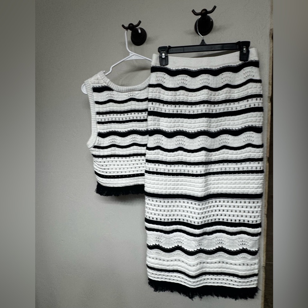 House of Harlow 1960 Black and White Pencil Skirt Set